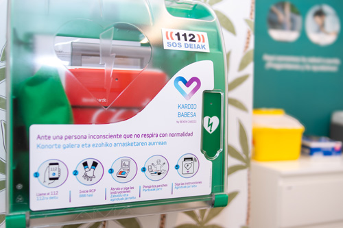 farmacia con desfibrilador en el barrio de Gros de Donostia-San Sebastián